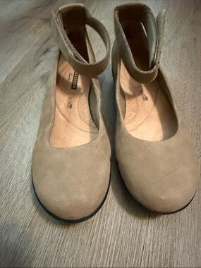 CLARKS Comfortable Women’s Ankle Strap Flats in Taupe